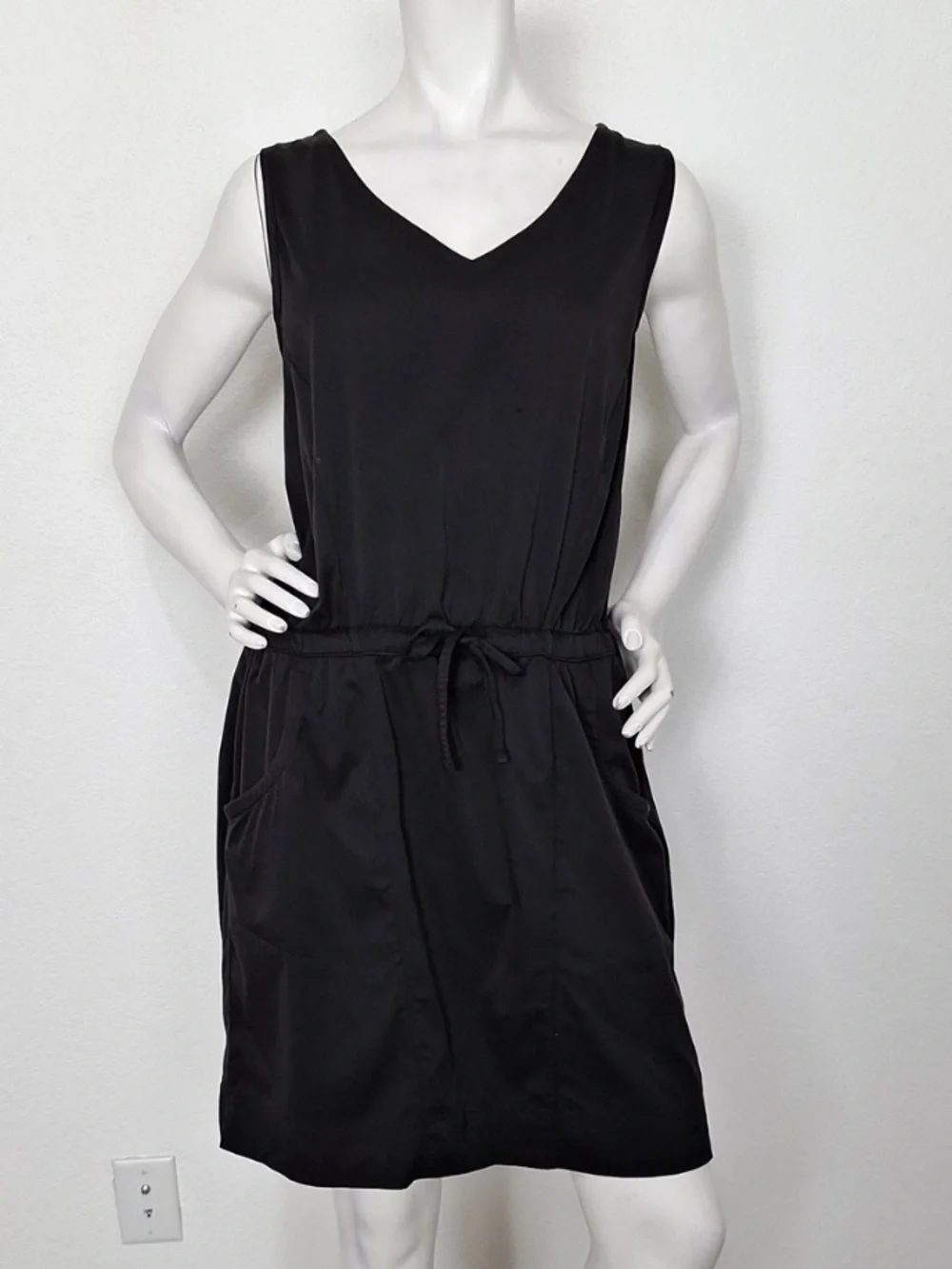 The North Face Black Pockets Drawstring Waist Outdoor Gorpcore Dress Size L